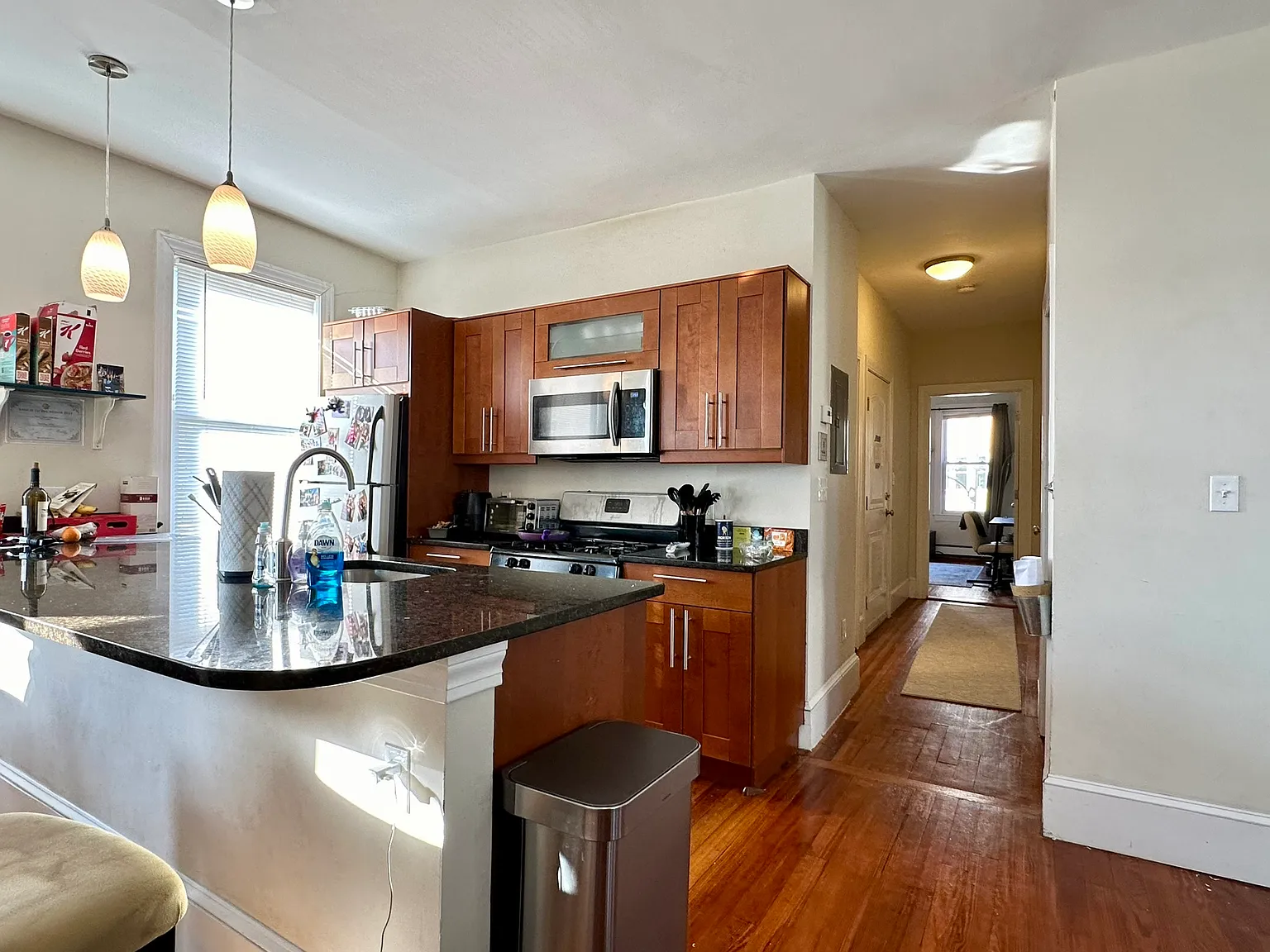 5 bed, 2040 sqft, $7,700 — Photo 2