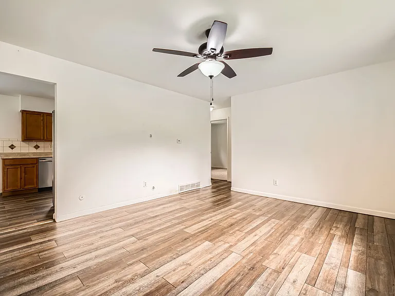 605 Raemar Dr — Photo 5