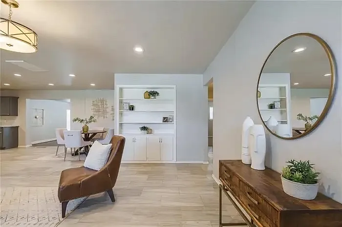 1501 Carlton Way — Photo 4