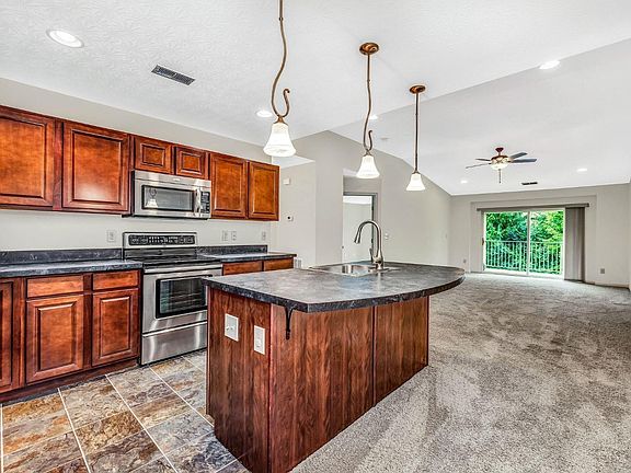 3rd image of 608 Heritage Sq
