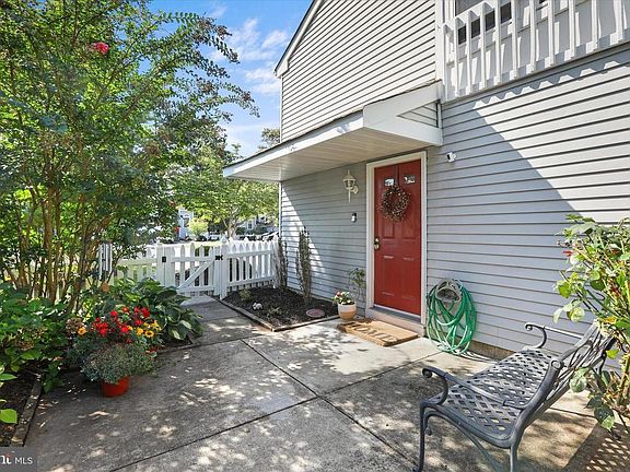 2nd image of 642 Rose Hollow Dr #B