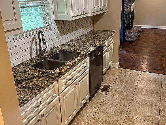 4th image of 13725 Old River Dr