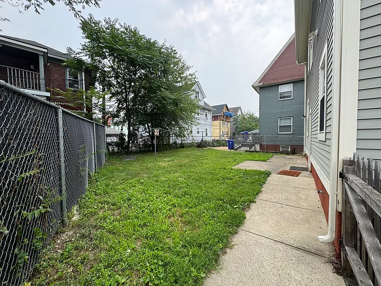 156 Vinton St — Photo 10