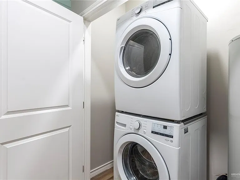 820 E Cedar Ave #101 — Photo 9