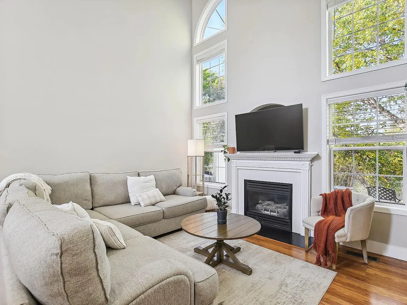 2 bed, 1386 sqft, $2,400 — Photo 4