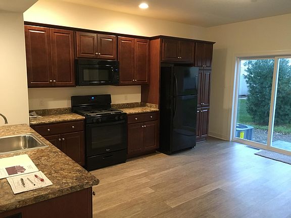 Kitchen w Cherry Cabinets