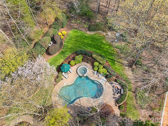 2nd image of 2095 Kings Manor Dr