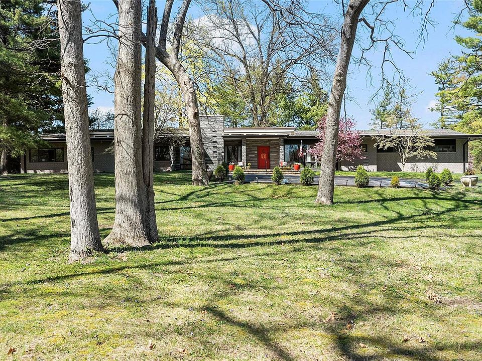 1st image of 21 Sackston Woods Ln
