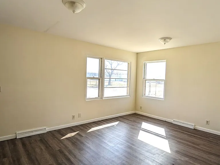 1741 Roberts St — Photo 2