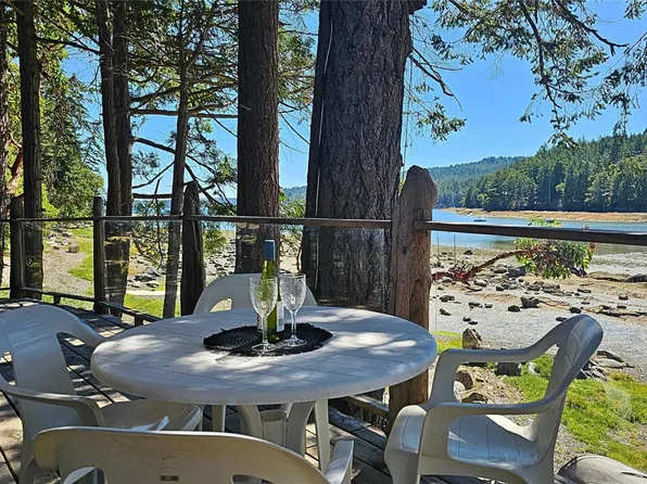 4 Maple Bay Rd, Lasqueti, BC V0R 2J0