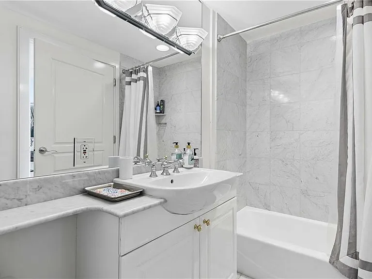 700 Park Regency Pl NE #1607 — Photo 24
