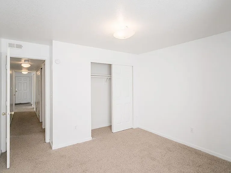 August Place Apartments — Photo 27