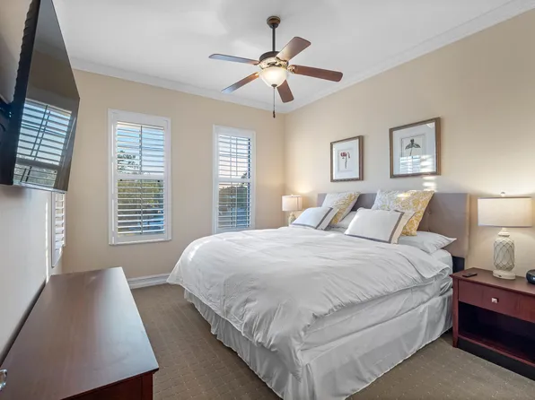 13941 Clubhouse Dr, Tampa, FL