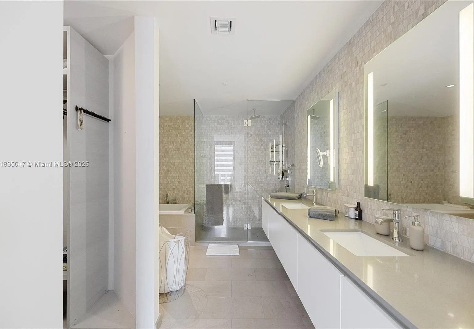2 bed, 1370 sqft, $6,600 — Photo 4