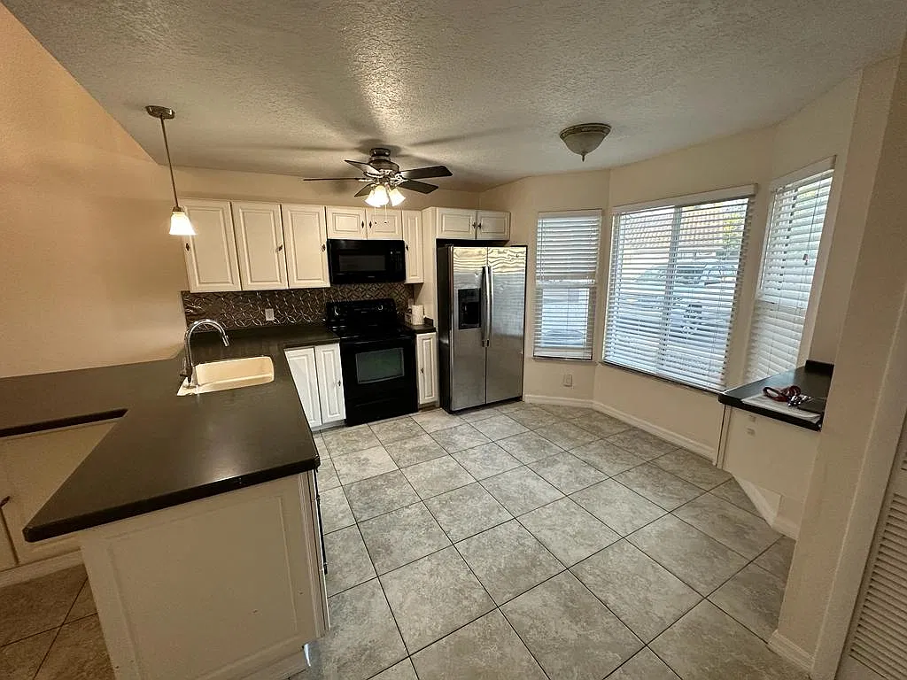 3 bed, 1244 sqft, $1,850 — Photo 4