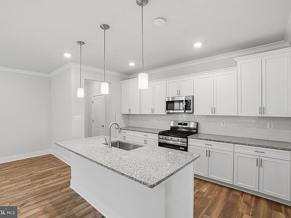 4th image of 502 Willowshire St