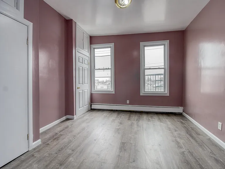 413 70th St #5 — Photo 3