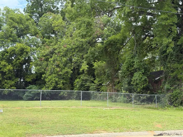 213 Lawrence St, Selma, AL 36703