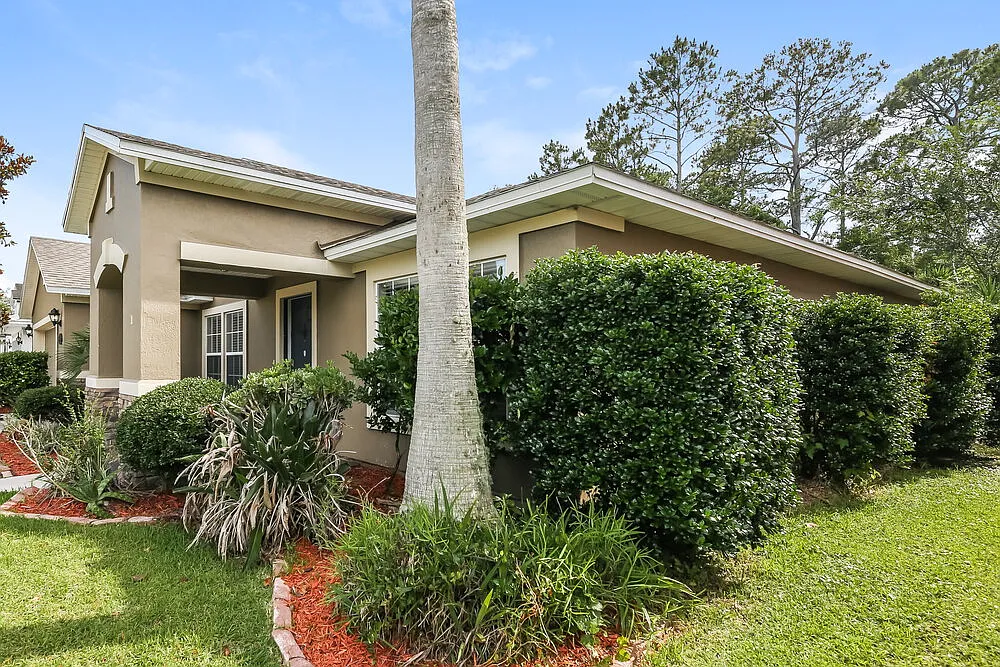 3 bed, 2.0 bath, 2332 sqft, $2,160 — Photo 3