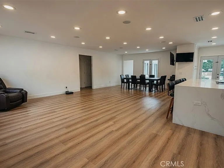 5855 Shirley Ave — Photo 4