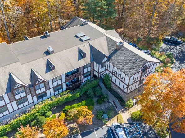 2713 Hemingway Ln, Mahwah, NJ 07430