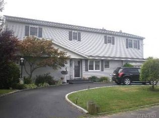 6 Cape Rd, Amity Harbor, NY 11701