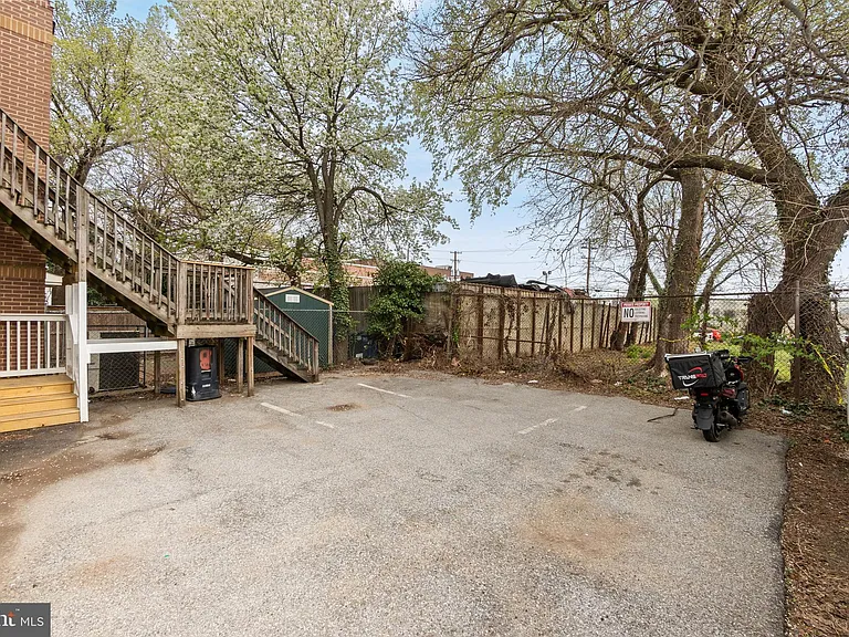 1829 Providence St NE #B — Photo 36