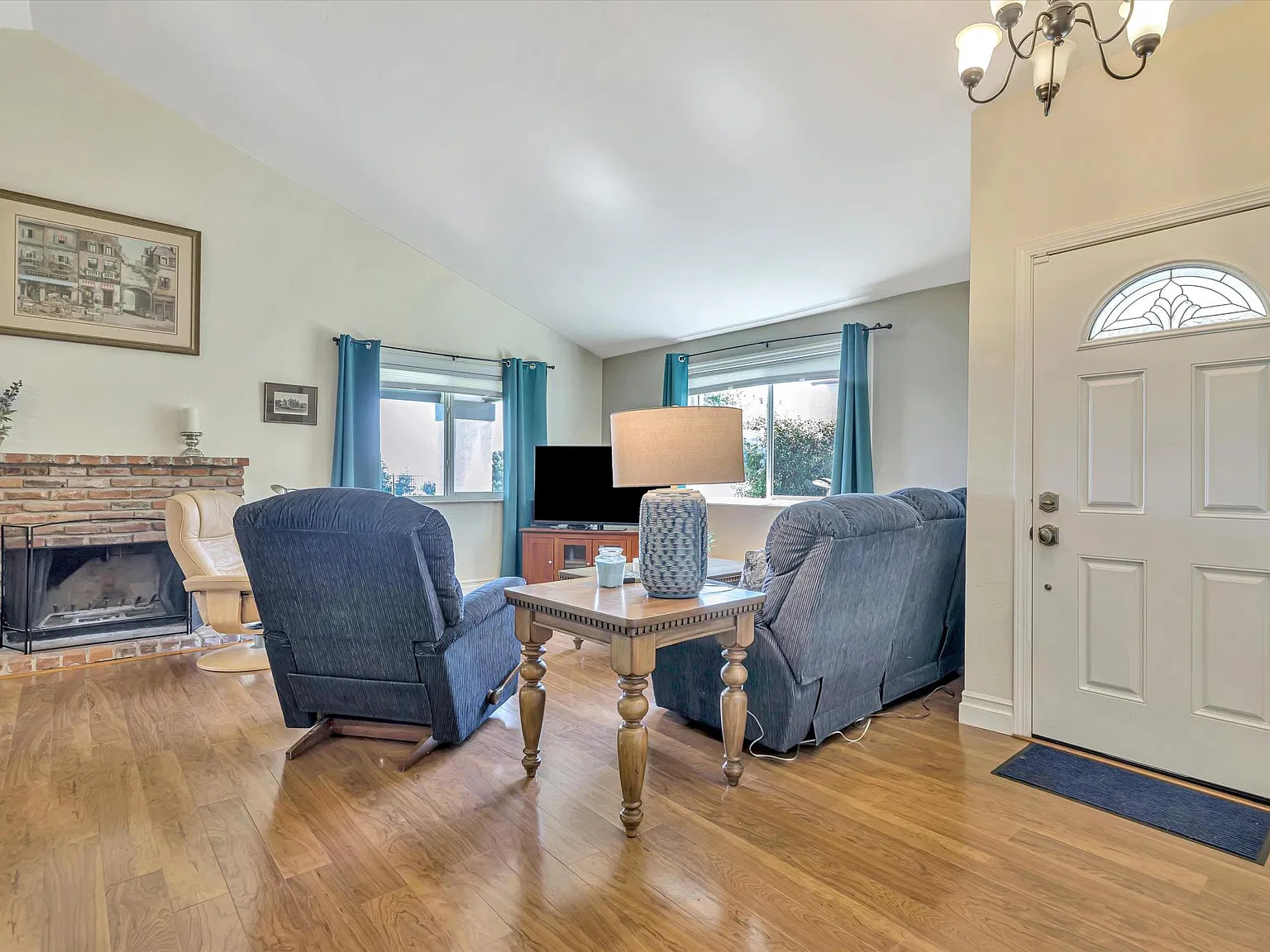 3 bed, 1683 sqft, $4,300 — Photo 3