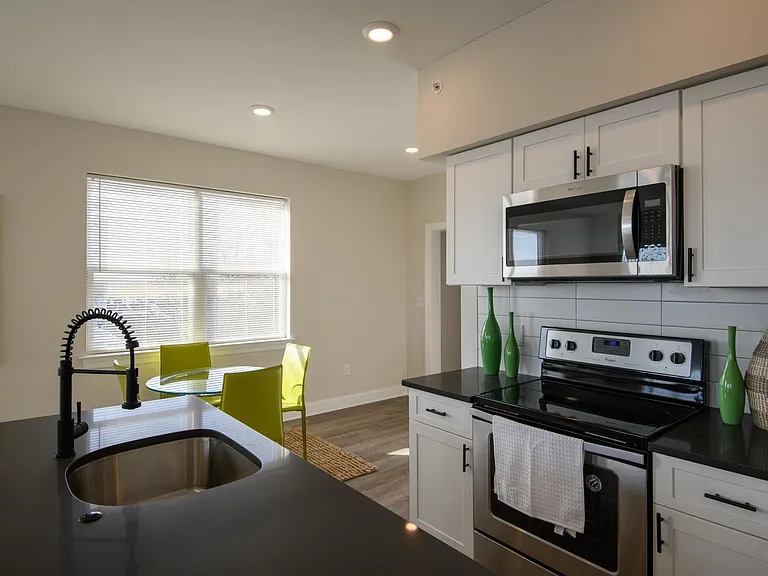 492 Roxborough Ave — Photo 13