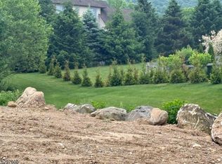 9 Exeter Ln, Hamburg, NJ 07419