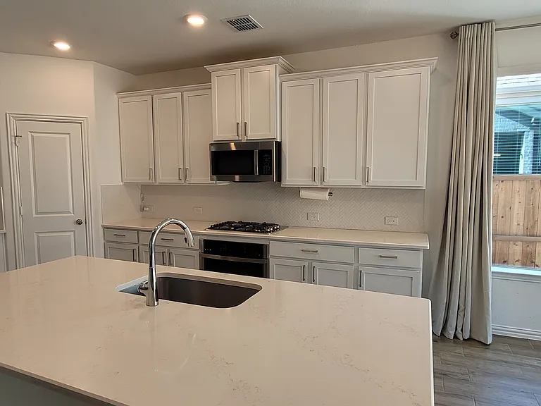 913 Rosebay Dr — Photo 9