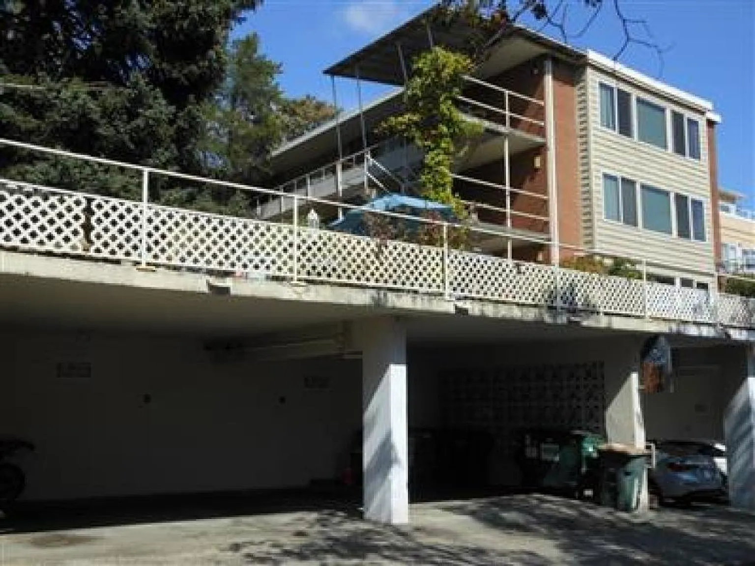 Valcrest Apartments — Photo 1
