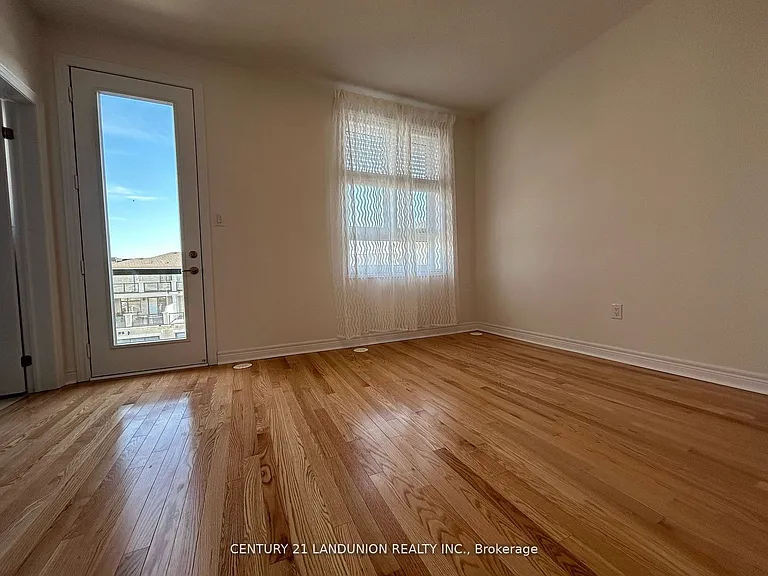 111 Mumbai Dr — Photo 13