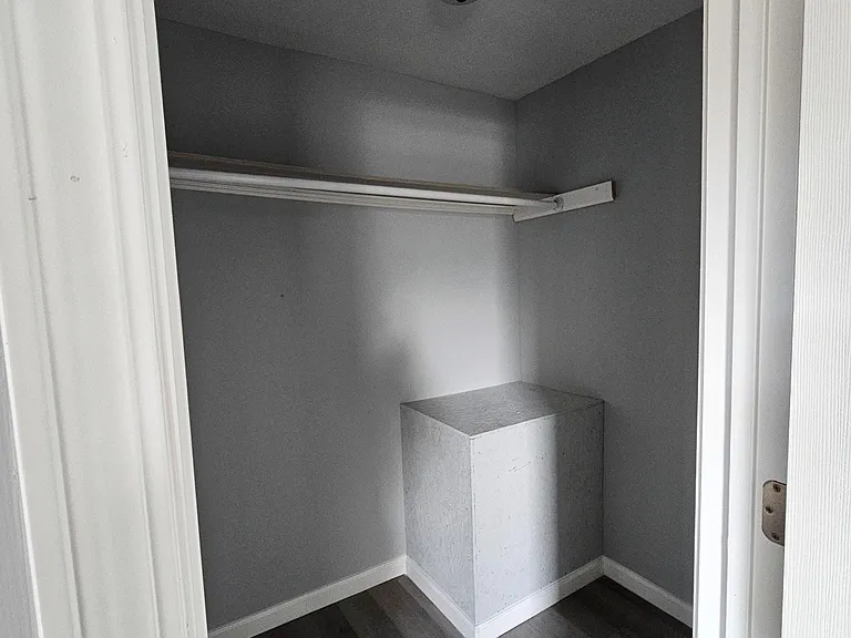 2391 Monroe Ave — Photo 13