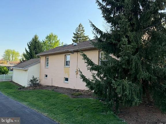 5th image of 444 Donegal Springs Rd