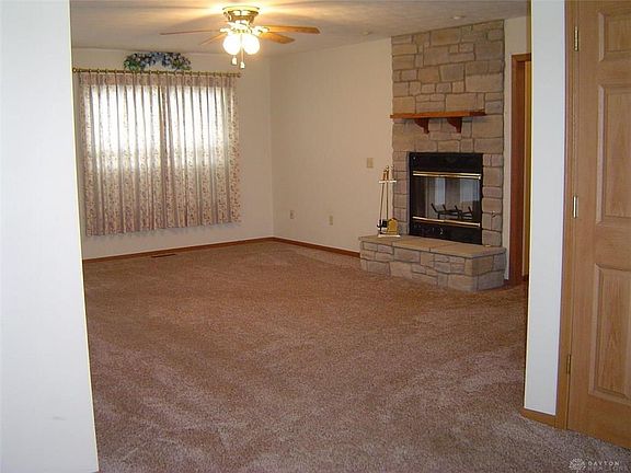 5th image of 761 Ash Ct