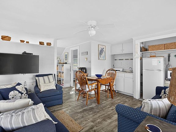 4th image of 405 Lower County Road UNIT 18C