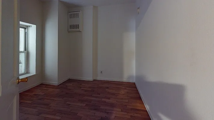 Rented by Bond New York | media 4