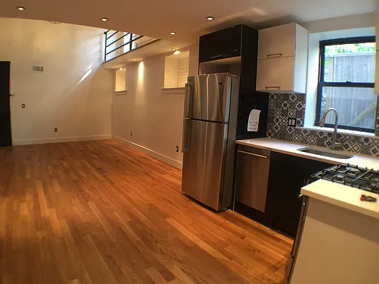 Rented by P Management | media 45