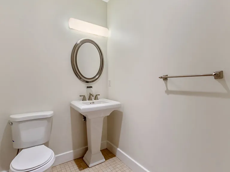 115 E Jefferson St — Photo 21
