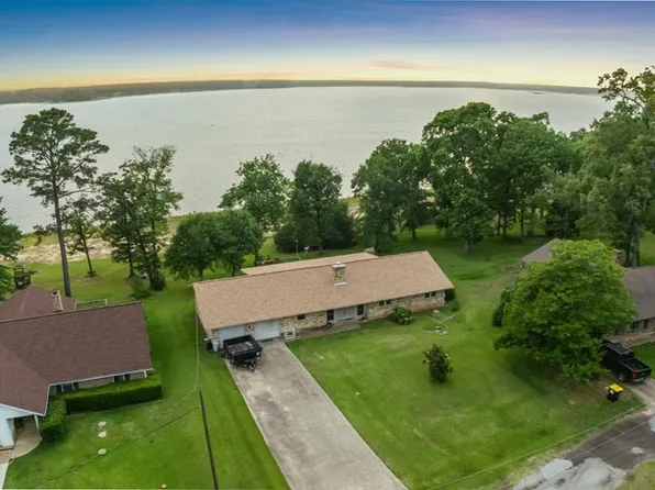 501 Lakeshore Dr, Etoile, TX 75944