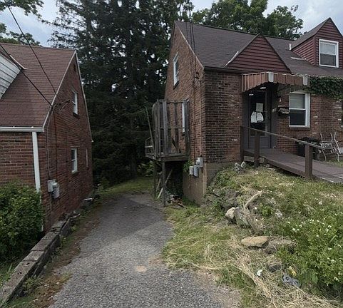 2nd image of 321 Lawnwood Ave