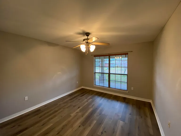 1810 Twin Pine Blvd — Photo 37