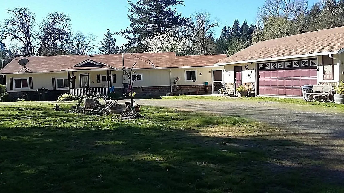 1544 Rockydale Rd photo 1