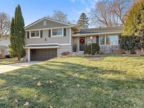 5112 Abercrombie Dr, Edina, MN 55439