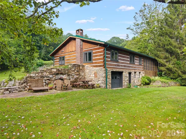 1061 Indian Trail Rd, Mars Hill, NC 28754