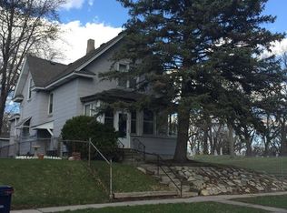 35 Manitoba Ave, Saint Paul, MN 55117