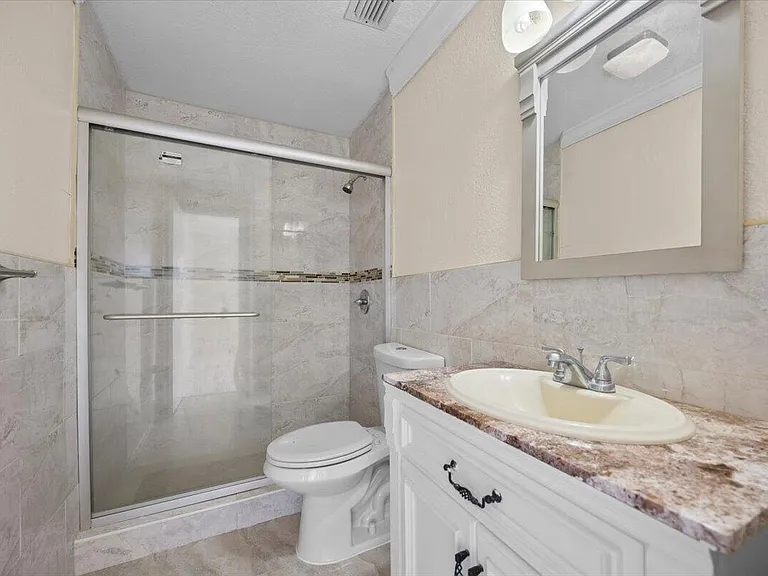 5540 Lakewood Cir S #F — Photo 27