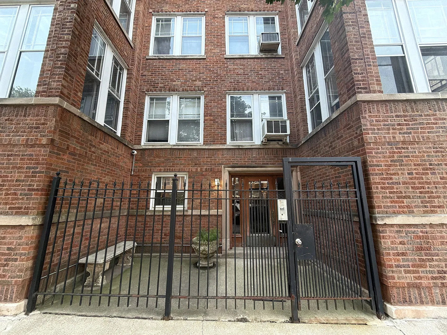 2 bed, 1200 sqft, $2,000 — Photo 1