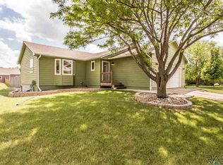 105 W Holly St, Tea, SD 57064